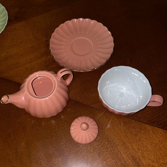 TEA CUP SET - SOLD TOGETHER - Picture 3 of 5